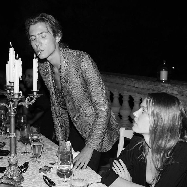 personas fiestas copas